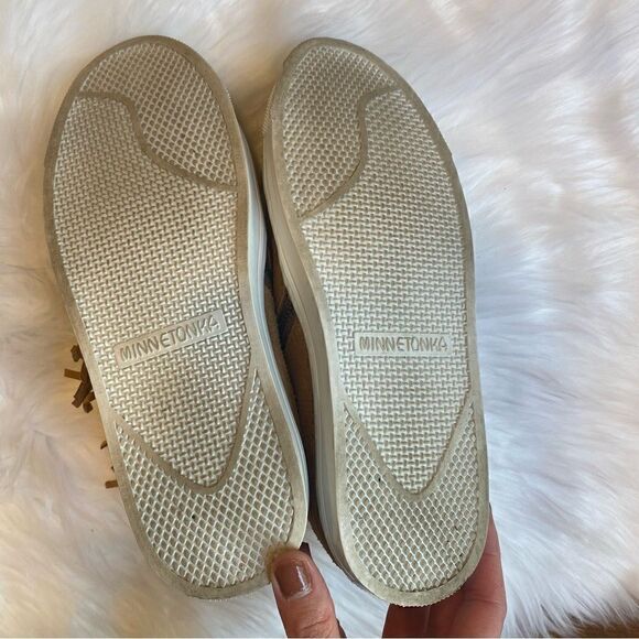 Minnetonka suede zippered sneakers/booties size 6 - Picture 4 of 6